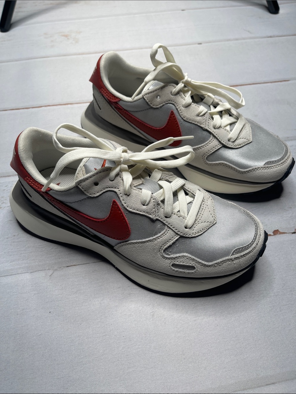 Nike Phoenix Waffle 5.5 Women’s Shoes Sneakers White Brick Red New Walking Gym